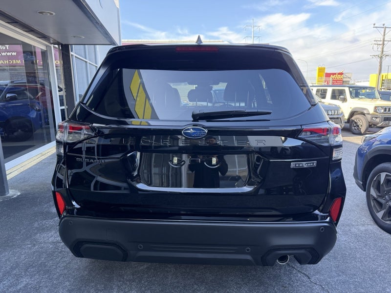 2026 Subaru Forester 2.5 Hybrid Touring image 4