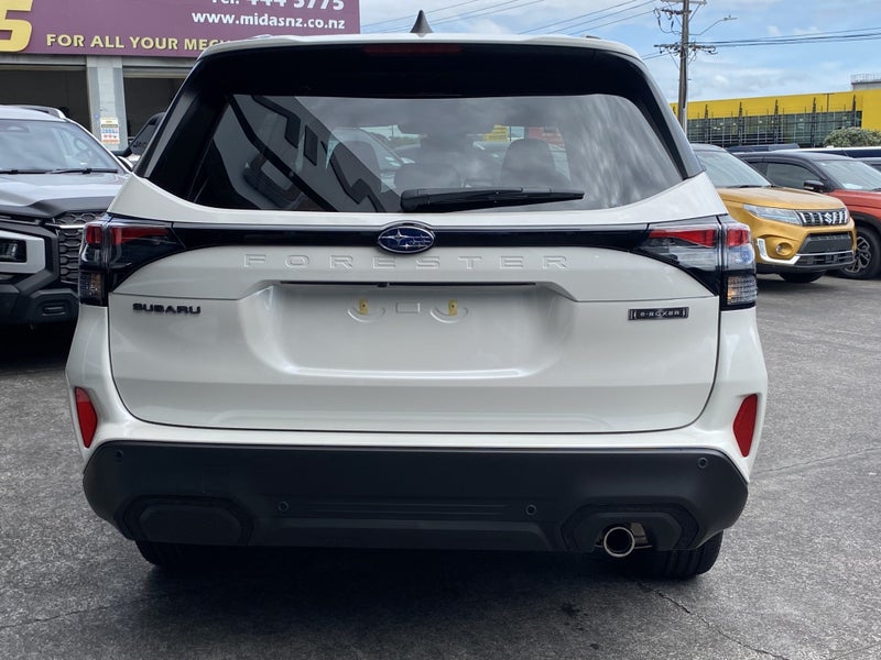 2026 Subaru Forester 2.5 Hybrid Touring Hybrid... image 3