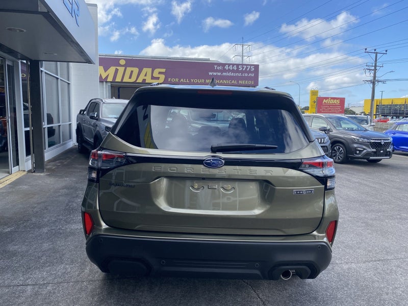 2026 Subaru Forester 2.5 Hybrid Touring Hybrid... image 5