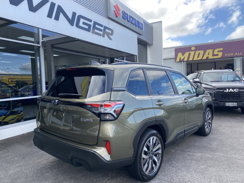 2026 Subaru Forester 2.5 Hybrid Touring Hybrid... image 5