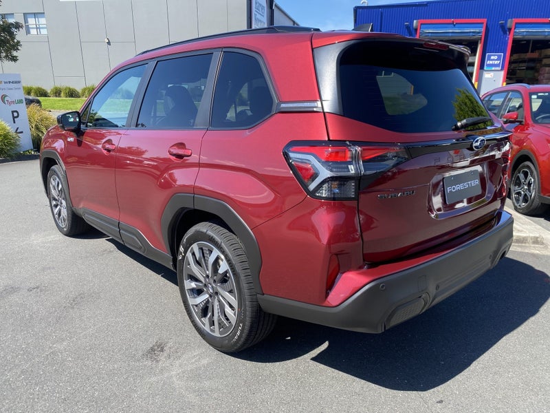 2026 Subaru Forester 2.5 Touring Hybrid AWD image 5