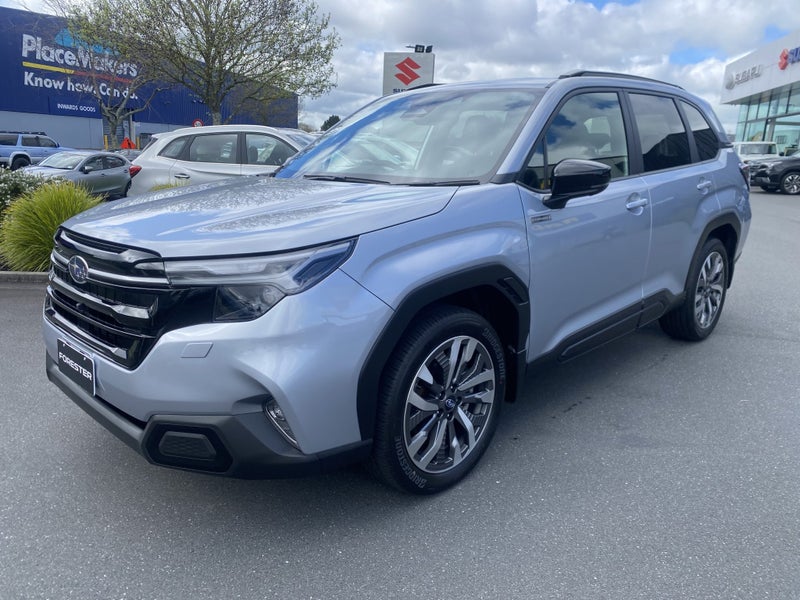 2026 Subaru Forester 2.5 Touring Hybrid AWD CVT image 4