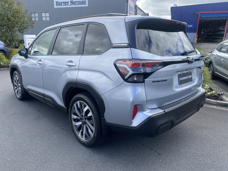 2026 Subaru Forester 2.5 Touring Hybrid AWD CVT image 5