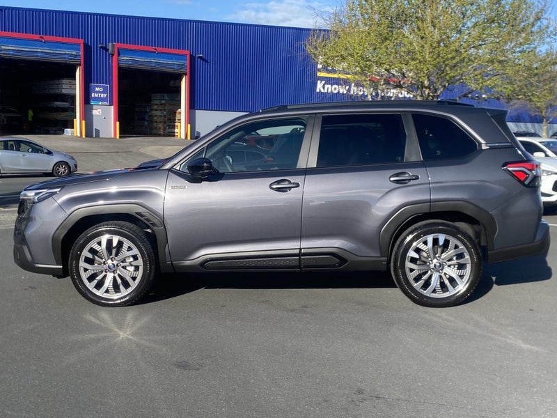 2026 Subaru Forester 2.5 Touring Hybrid AWD CVT image 4