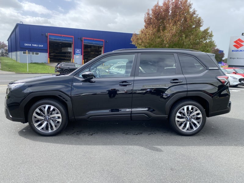 2026 Subaru Forester 2.5 Touring Hybrid AWD CVT image 4