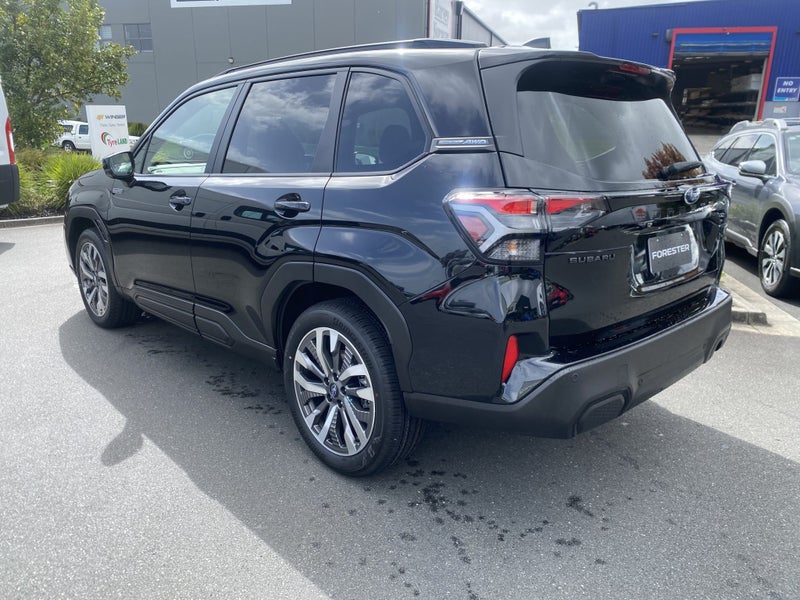 2026 Subaru Forester 2.5 Touring Hybrid AWD CVT image 5