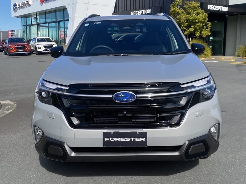 2026 Subaru Forester 2.5 Touring Hybrid AWD CVT image 2