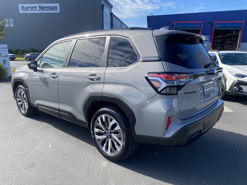 2026 Subaru Forester 2.5 Touring Hybrid AWD CVT image 5