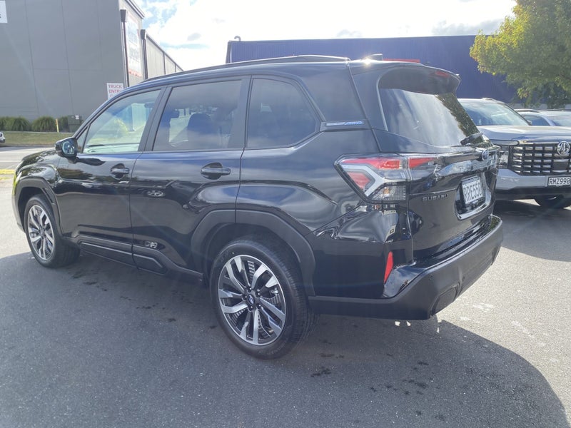 2026 Subaru Forester 2.5 Touring Hybrid AWD CVT image 5