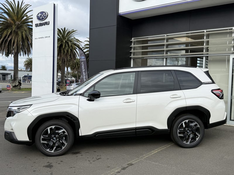 2026 Subaru Forester AWD Touring image 4