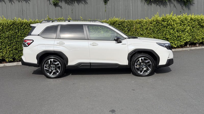 2026 Subaru Forester Hybrid AWD image 4