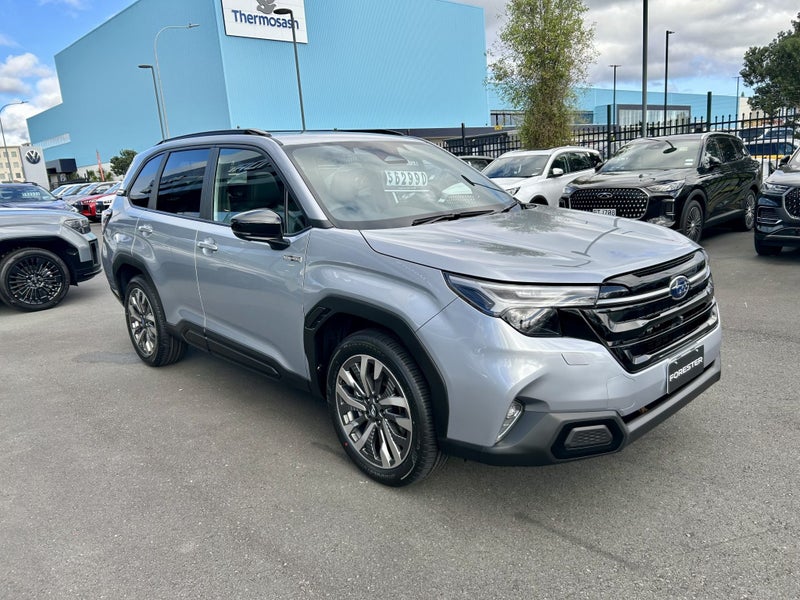 2026 Subaru Forester Hybrid Touring image 4
