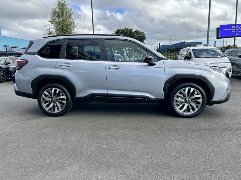 2026 Subaru Forester Hybrid Touring image 5