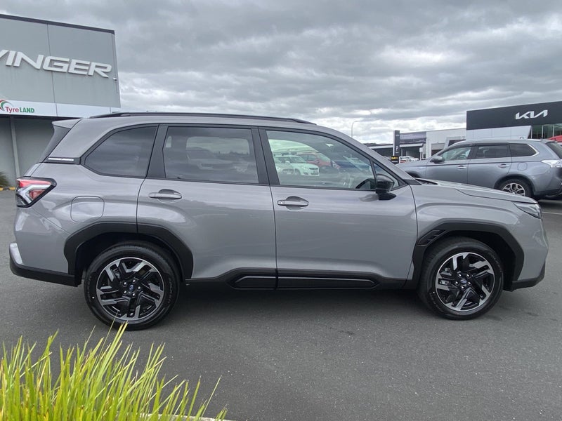 2026 Subaru Forester Touring ICE image 2