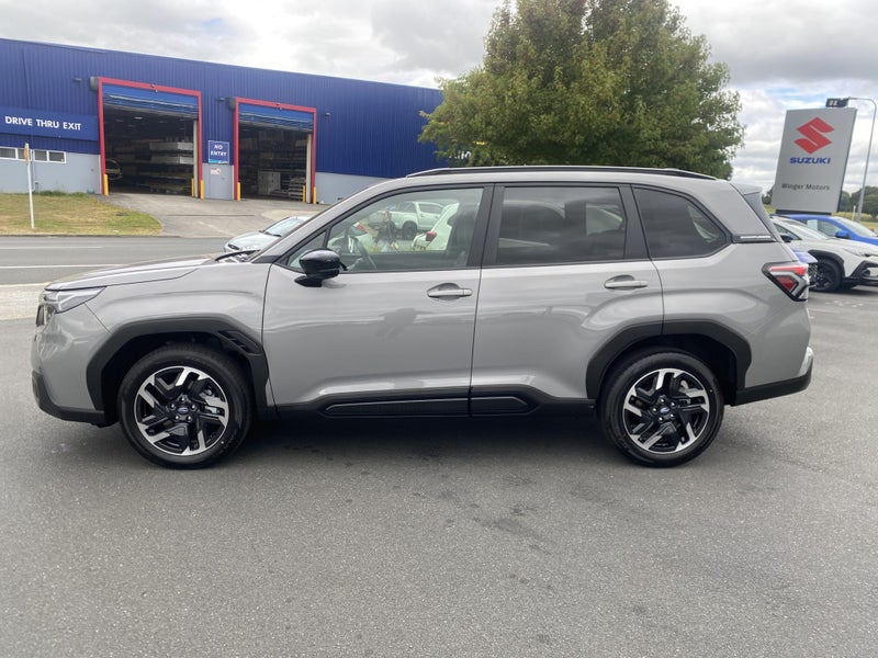 2026 Subaru Forester Touring ICE image 4