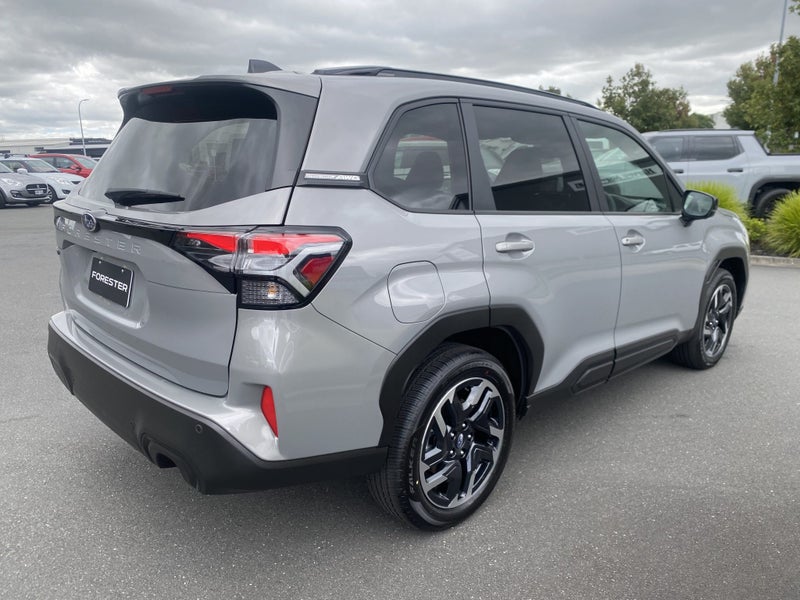 2026 Subaru Forester Touring ICE image 5