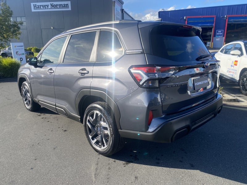 2026 Subaru Forester Touring ICE image 5