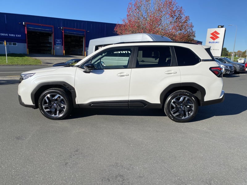 2026 Subaru Forester Touring ICE image 4