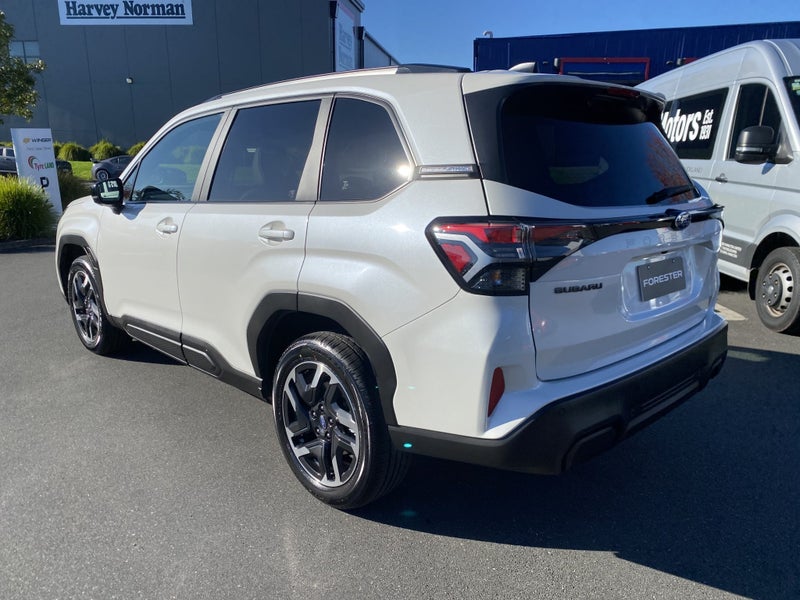2026 Subaru Forester Touring ICE image 5