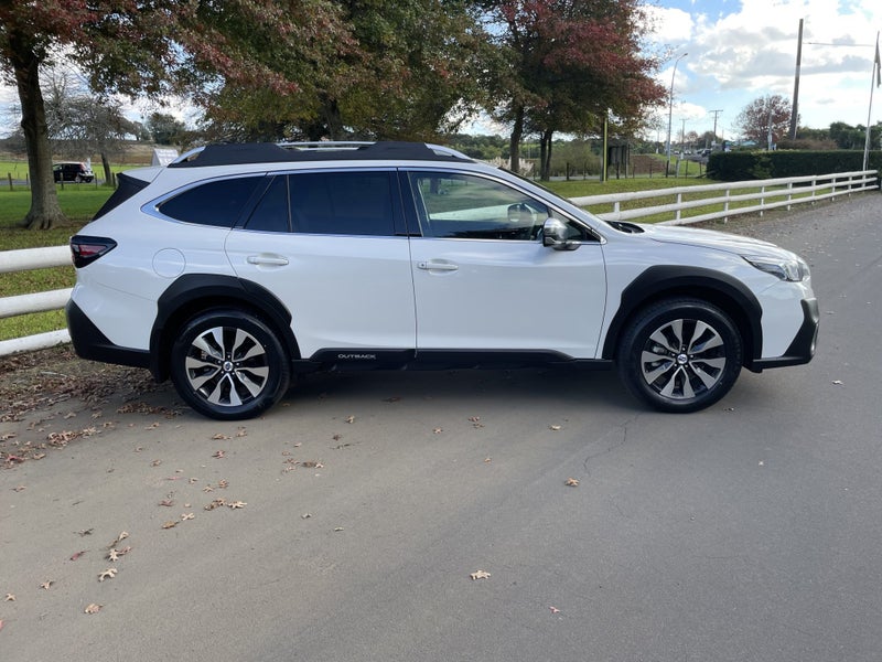 2026 Subaru Outback 2.5i Touring image 3