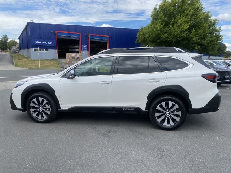 2026 Subaru Outback 2.5i Touring image 4