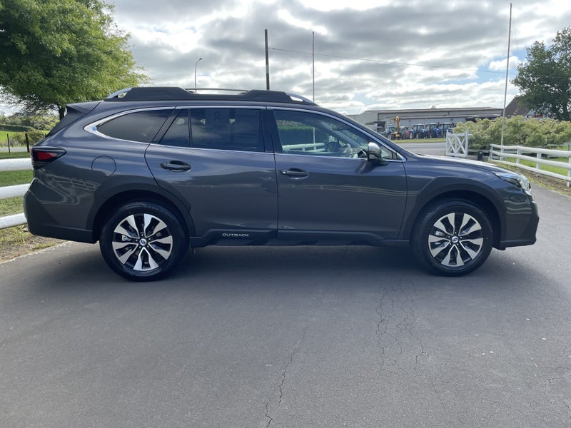 2026 Subaru Outback 2.5i Touring image 3