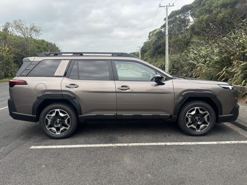 2026 Subaru Outback AWD Touring image 4