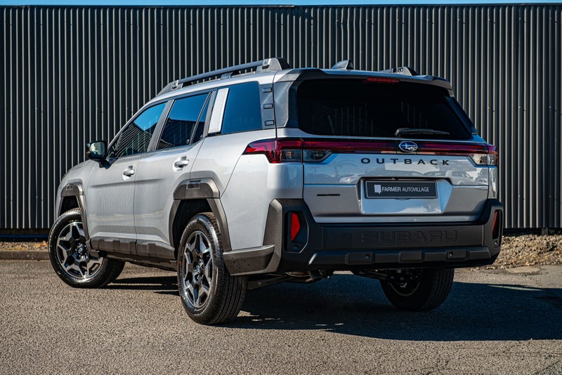 2026 Subaru Outback Touring 2.5i image 3