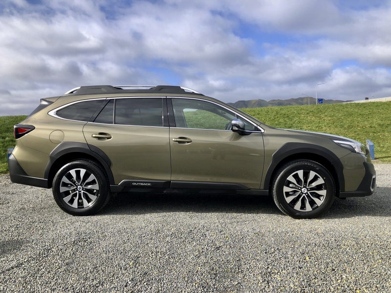 2026 Subaru Outback Touring 2.5L AWD image 3