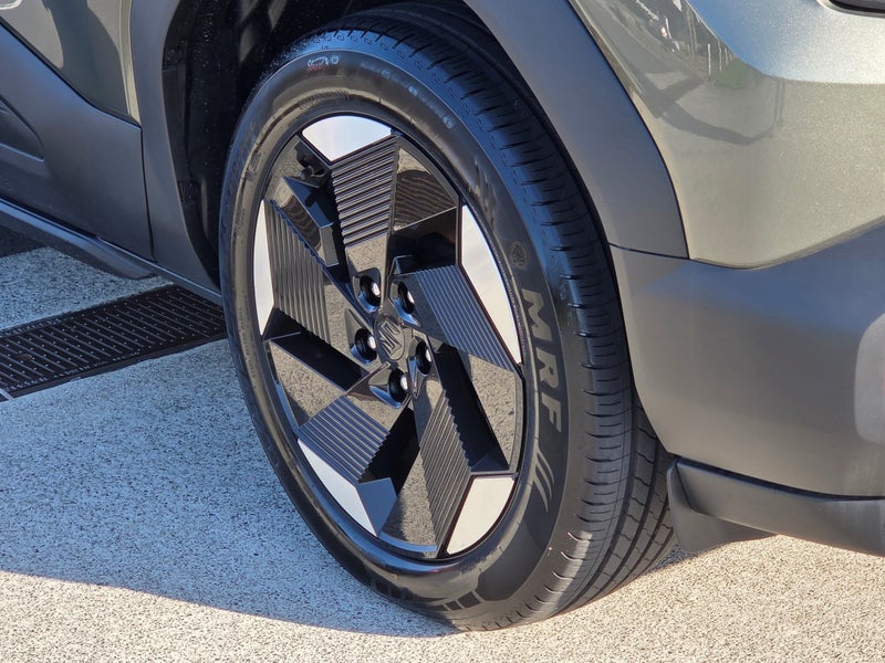 2026 Suzuki e Vitara AWD image 2