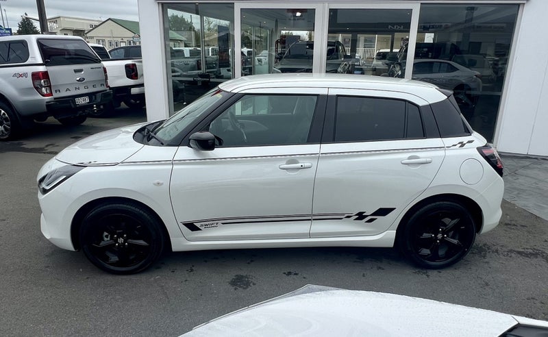 2026 Suzuki Swift 1.2 GLZ Auto Hybrid Shadow Ed... image 2