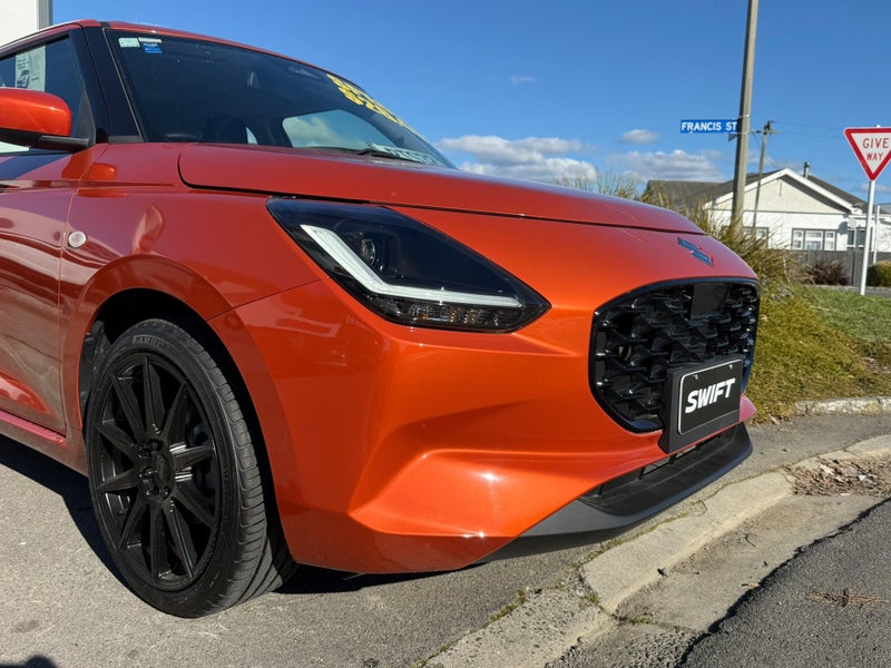 2026 Suzuki Swift Glsc 1.2PMH/CVT - Mag Wheels image 3