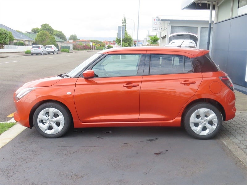 2026 Suzuki Swift GLZ HYBRID AUTO image 3