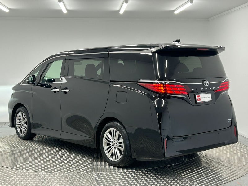 2026 Toyota Alphard 2.5 Hybrid Z 4WD image 5