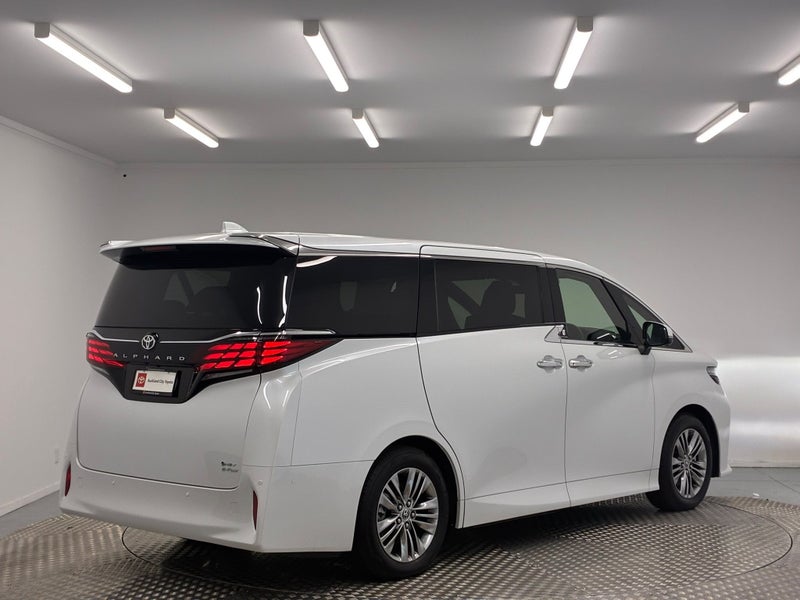 2026 Toyota Alphard 2.5 Hybrid Z 4WD image 3