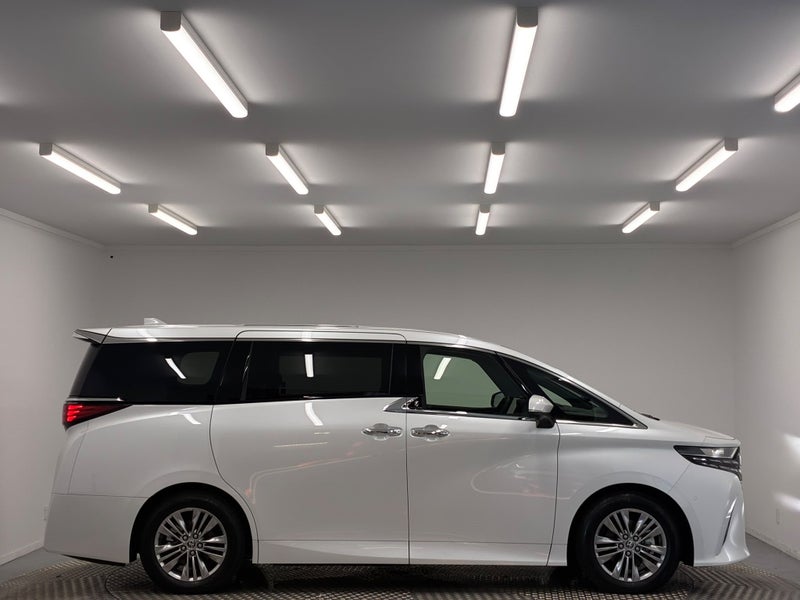 2026 Toyota Alphard 2.5 Hybrid Z 4WD image 4