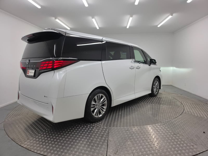 2026 Toyota Alphard 2.5 Hybrid Z 7 Seats image 3