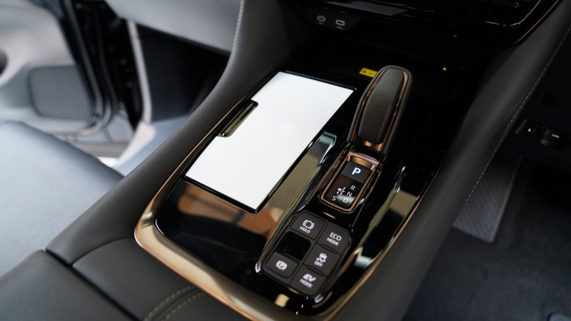 2026 Toyota Alphard TV & Pilot seat Luxury image 4