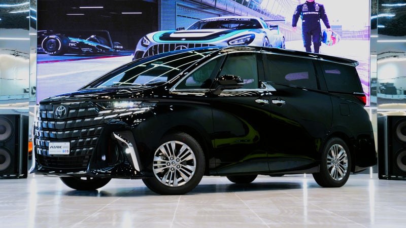 2026 Toyota Alphard TV & Pilot seat Luxury image 2