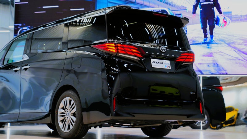 2026 Toyota Alphard TV & Pilot seat Luxury image 5