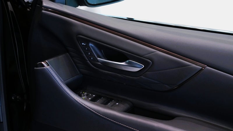 2026 Toyota Alphard TV & Pilot seat Luxury image 5