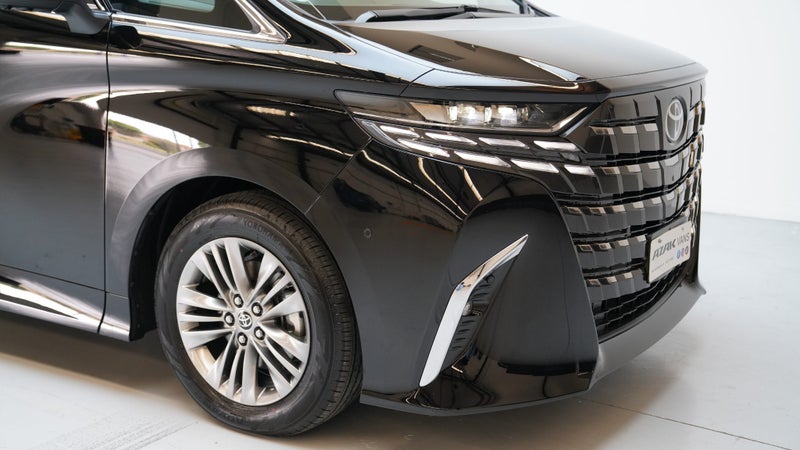 2026 Toyota Alphard TV & Pilot seat Luxury image 4