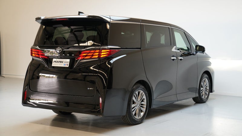 2026 Toyota Alphard TV & Pilot seat Luxury image 5