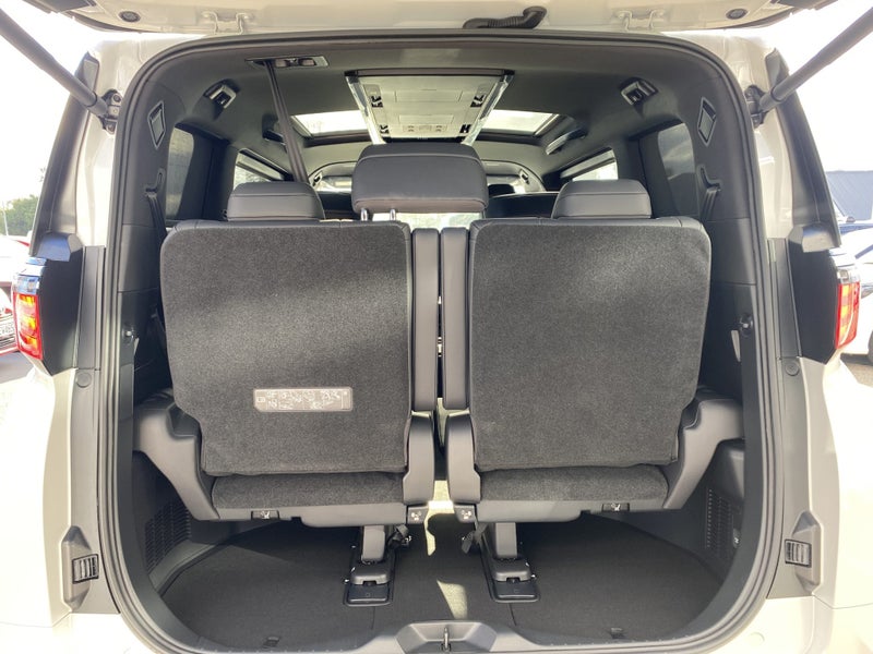 2026 Toyota Alphard Z 2.5P Hybrid 7 Seater Van image 4
