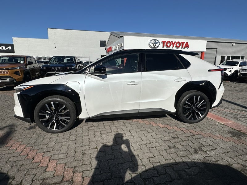 2026 Toyota bZ4X Motion BEV AWD SUV/5D/5S - image 4