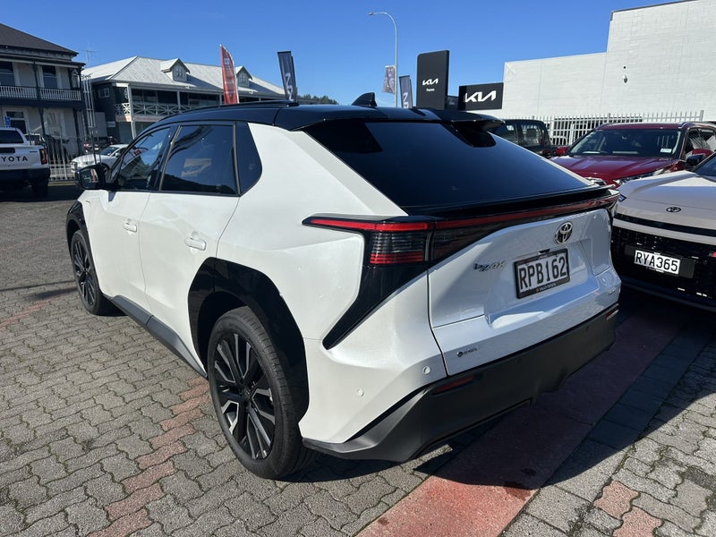 2026 Toyota bZ4X Motion BEV AWD SUV/5D/5S - image 5