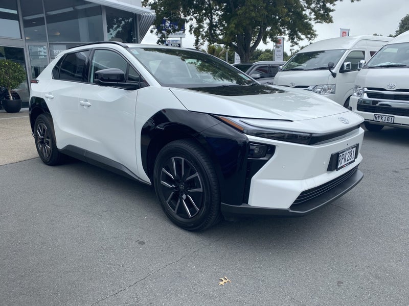 2026 Toyota bZ4X Pure BEV FWD SUV/5D/5S image 2