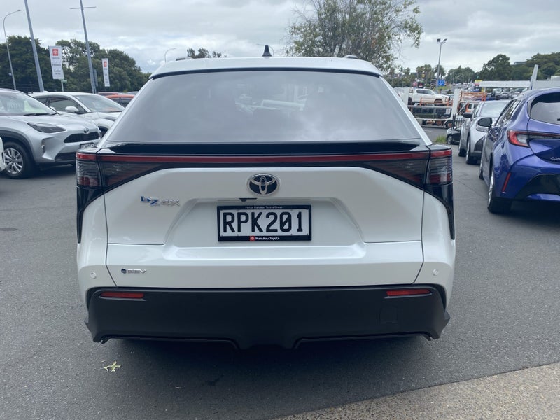 2026 Toyota bZ4X Pure BEV FWD SUV/5D/5S image 3