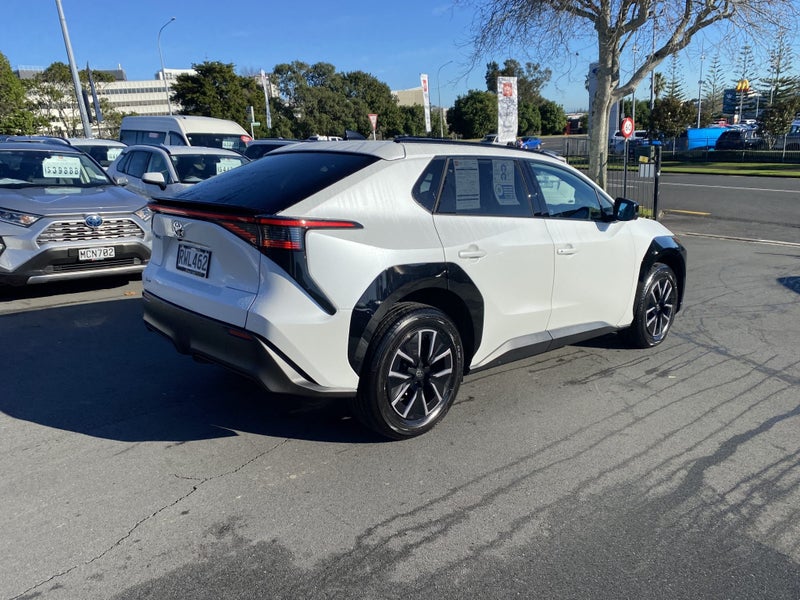2026 Toyota bZ4X Pure BEV FWD SUV/5D/5S image 2