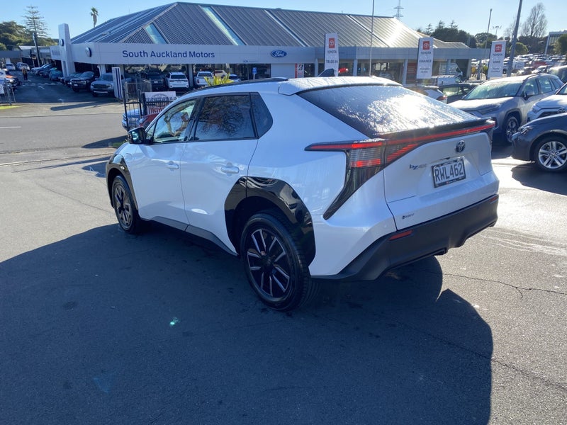 2026 Toyota bZ4X Pure BEV FWD SUV/5D/5S image 5
